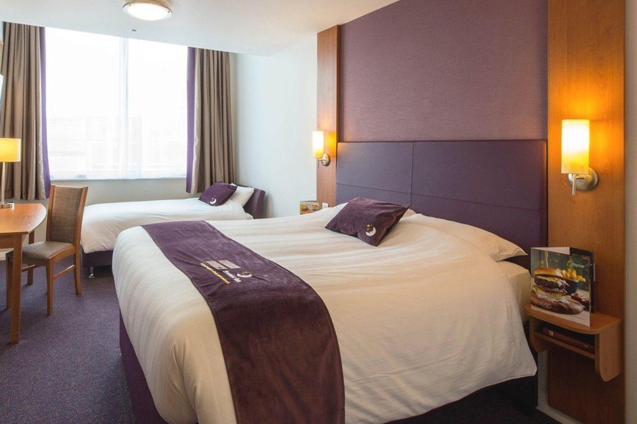 Premier Inn Manchester Airport Runger Lane North 霍尔 外观 照片