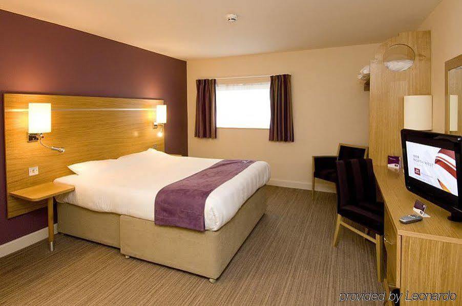 Premier Inn Manchester Airport Runger Lane North 霍尔 外观 照片